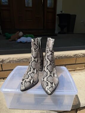 Tony Bianco Snake-Print Pointed Ankle Boots - Gray/Black